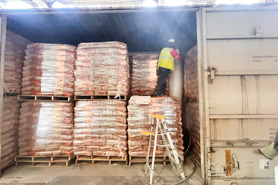 Maßgeschneiderte aufblasbare Beutellösungen für den Schienentransport für ein führendes nordamerikanisches Zementunternehmen – von Standardprodukten bis hin zu szenariobasierten Innovationen